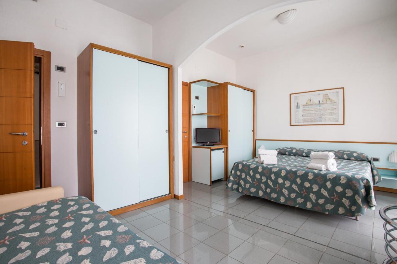 Hotel Gaby Римини Экстерьер фото