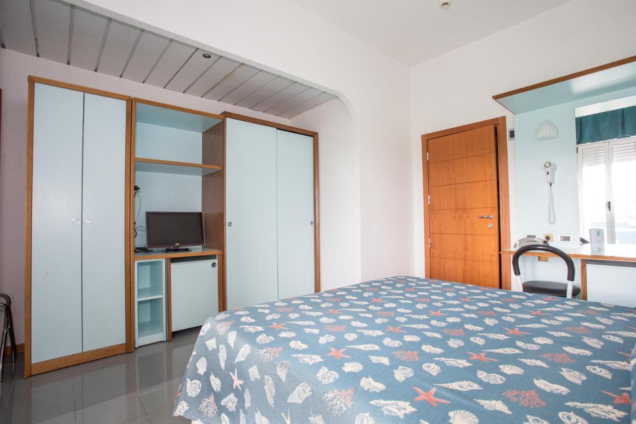 Hotel Gaby Римини Экстерьер фото