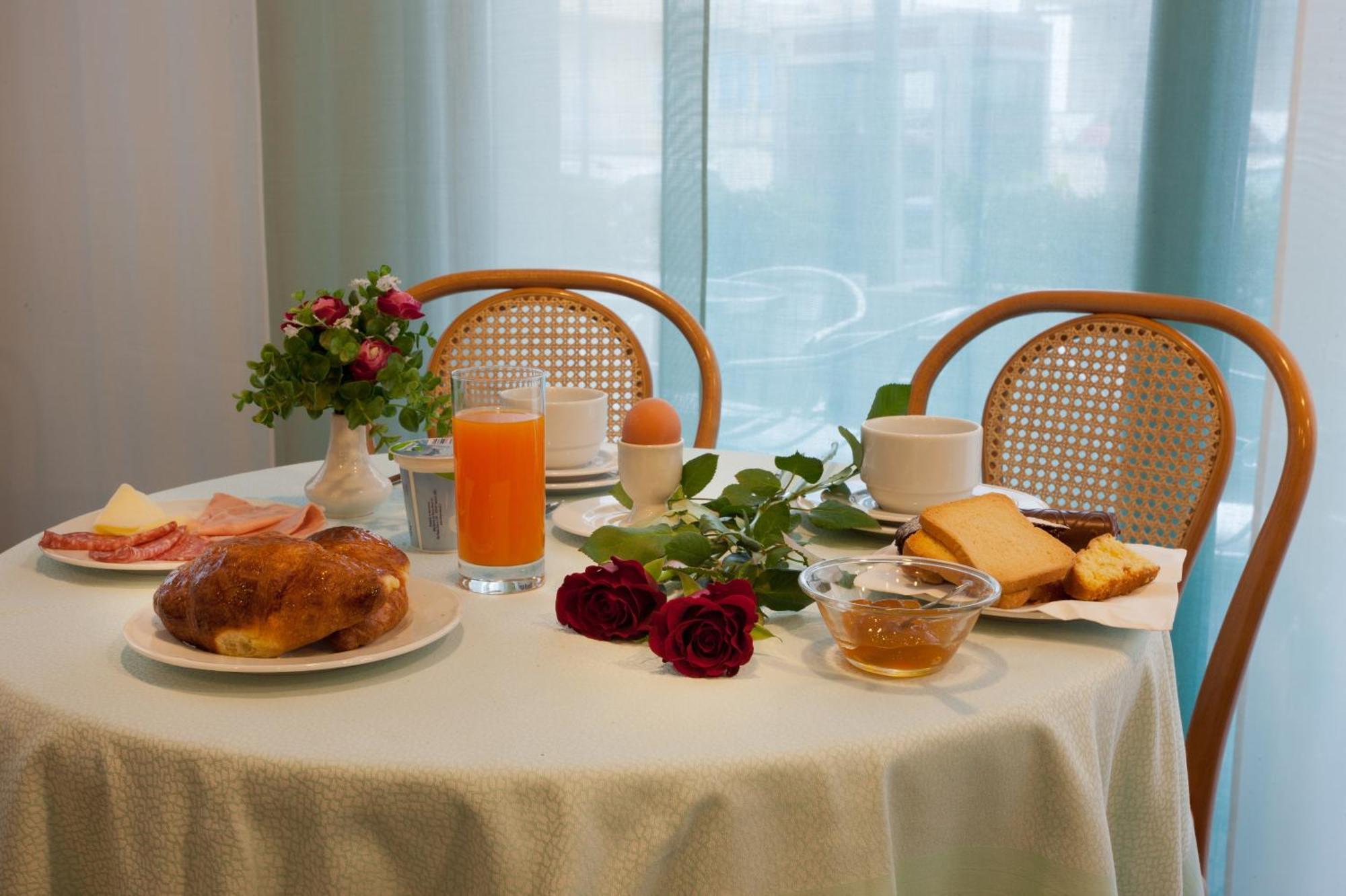 Hotel Gaby Римини Экстерьер фото