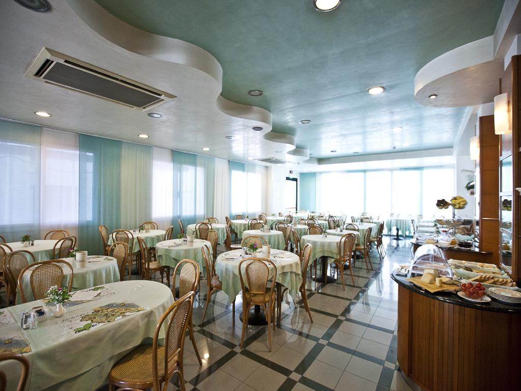 Hotel Gaby Римини Экстерьер фото