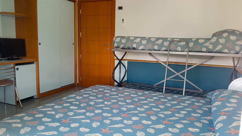 Hotel Gaby Римини Экстерьер фото