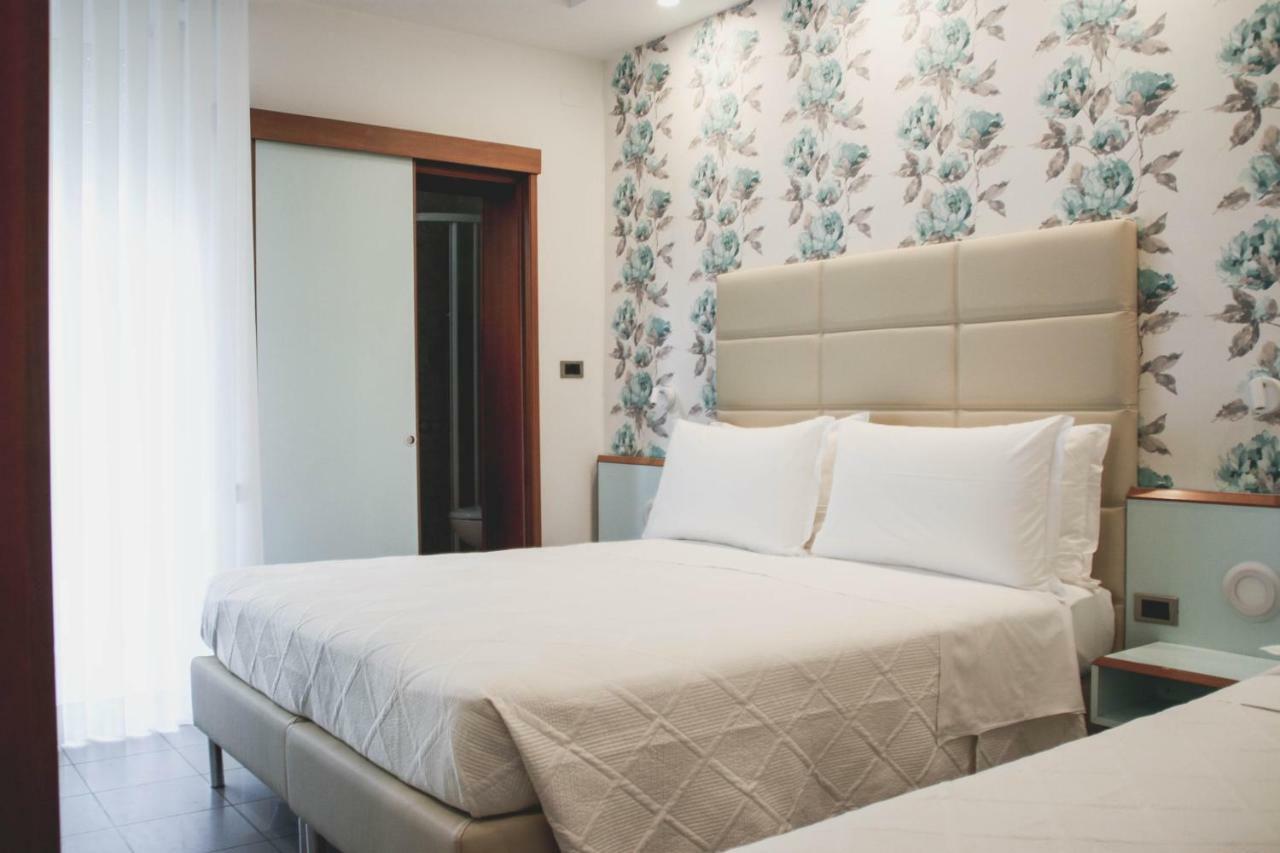 Hotel Gaby Римини Экстерьер фото