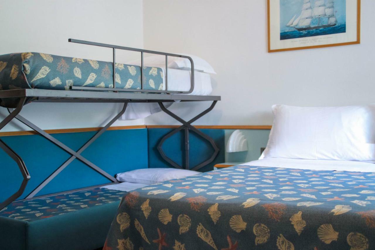 Hotel Gaby Римини Экстерьер фото