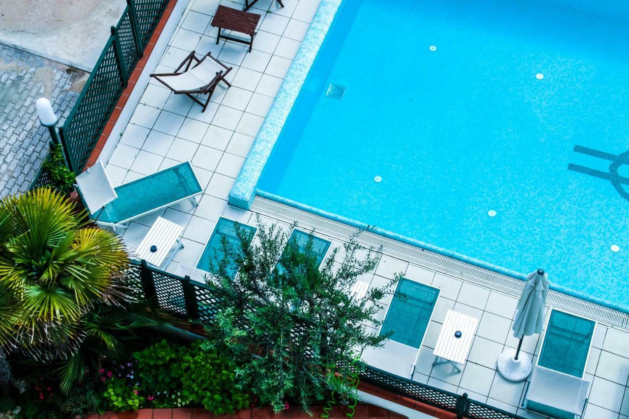 Hotel Gaby Римини Экстерьер фото